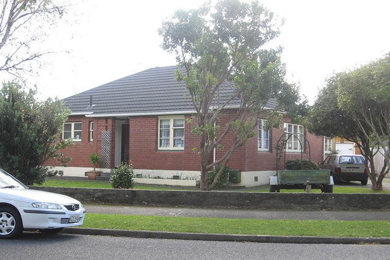 Photo of property in 27 Pilcher Crescent, Naenae, Lower Hutt, 5011