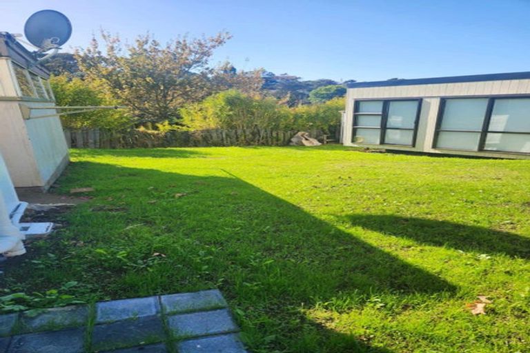 Photo of property in 4 Wanita Place, Totara Vale, Auckland, 0629