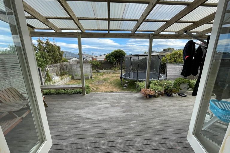 Photo of property in 28 Apu Crescent, Lyall Bay, Wellington, 6022