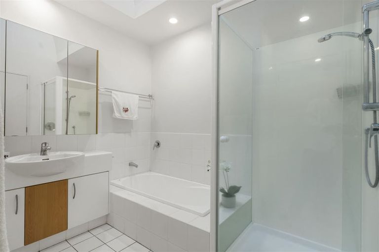 Photo of property in 2/8 Tobago Place, Sunnynook, Auckland, 0620