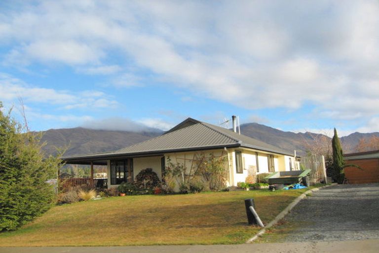 Photo of property in 5 Aeolus Place, Wanaka, 9305