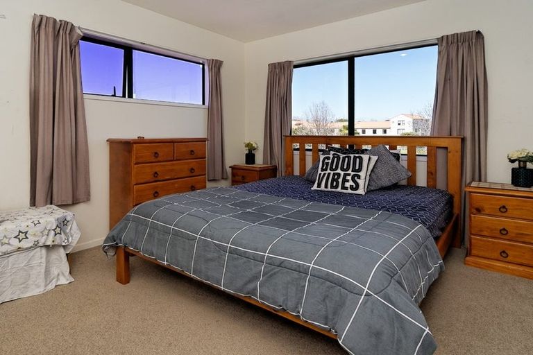 Photo of property in 20/1 Briar Way, New Lynn, Auckland, 0600