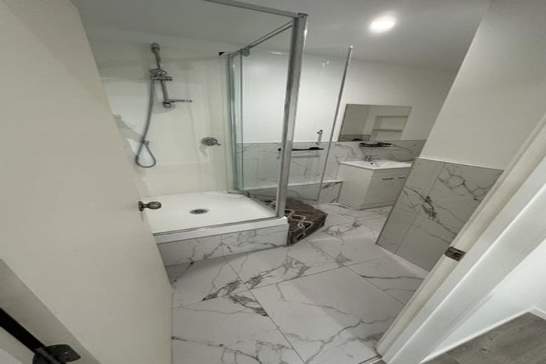 Photo of property in 322 Glenfield Road, Glenfield, Auckland, 0629