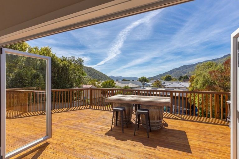 Photo of property in 11 Ranui Street, Waikawa, Picton, 7220