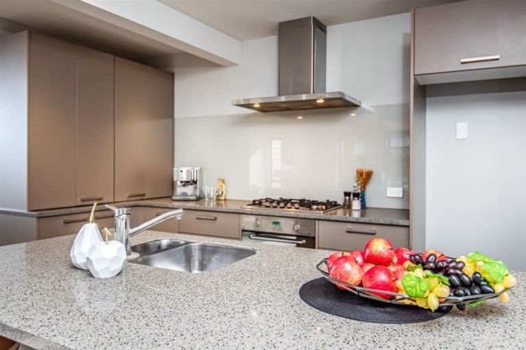 Photo of property in 4/9 Korotaha Terrace, Rothesay Bay, Auckland, 0630