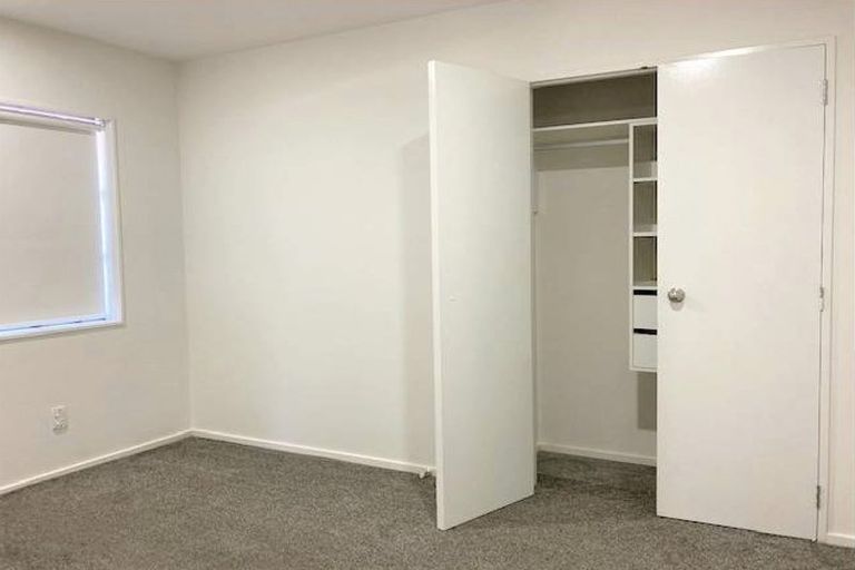 Photo of property in 2 Cyclamen Road, Mangere, Auckland, 2022