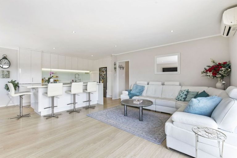 Photo of property in 1/11 Charles Dickens Drive, Mellons Bay, Auckland, 2014