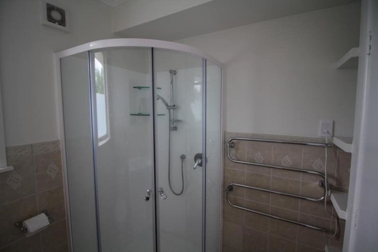 Photo of property in 1 Gaede Terrace, Sunnyvale, Auckland, 0612