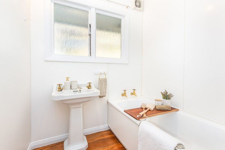 Photo of property in 17 Moyna Avenue, Dallington, Christchurch, 8061