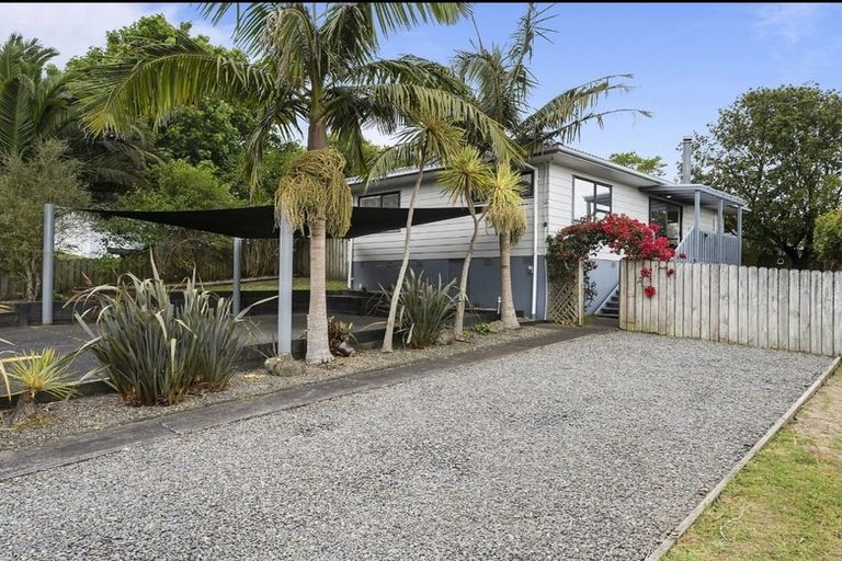 Photo of property in 9 Kupari Place, Totara Vale, Auckland, 0629