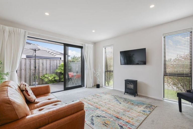 Photo of property in 15 Grey View Grove, Rangiora, 7400