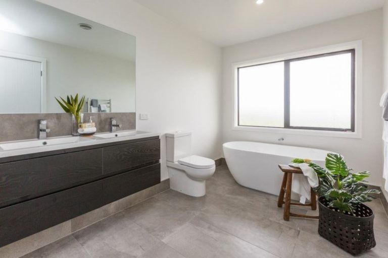 Photo of property in 175 Spur Road West, Colyton, Feilding, 4775