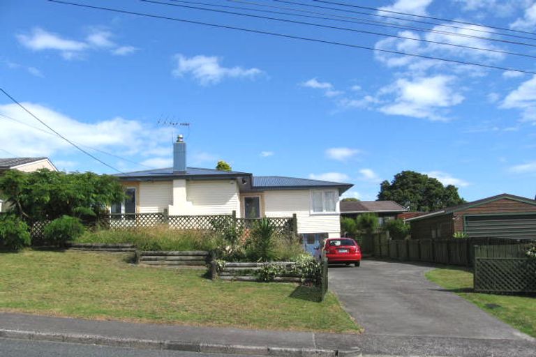 Photo of property in 2/4 Hinau Street, New Lynn, Auckland, 0600