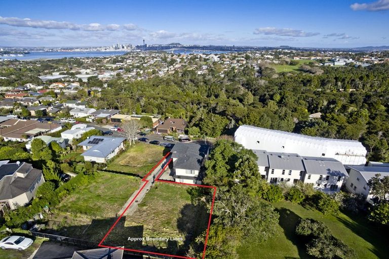 Photo of property in 11c Kaihu Street, Northcote, Auckland, 0627
