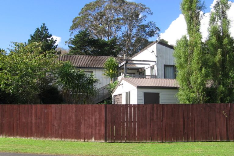 Photo of property in 14 Adam Sunde Place, Glen Eden, Auckland, 0602