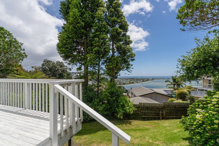 Photo of property in 2 Tairua Heights, Tairua, 3508
