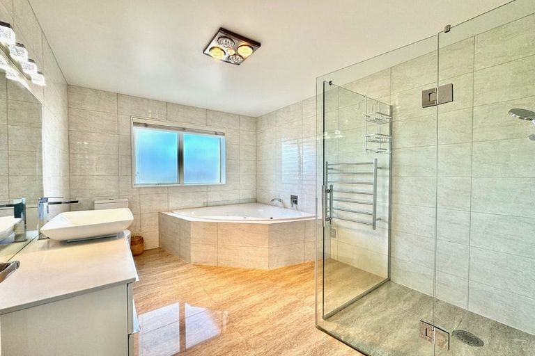 Photo of property in 10 Palazzo Close, Flat Bush, Auckland, 2019