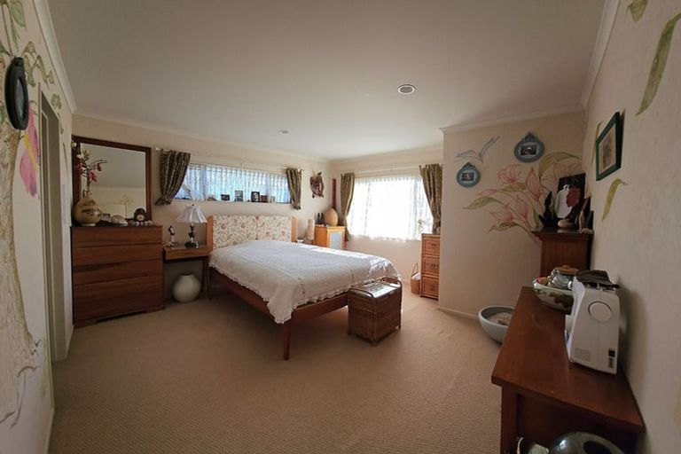 Photo of property in 4 Oswald Close, Flat Bush, Auckland, 2016