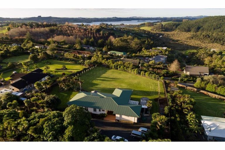 Photo of property in 15 Kotare Heights, Kerikeri, 0230