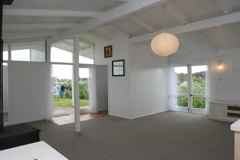 Photo of property in 25 Hemara Street, Waikanae Beach, Waikanae, 5036