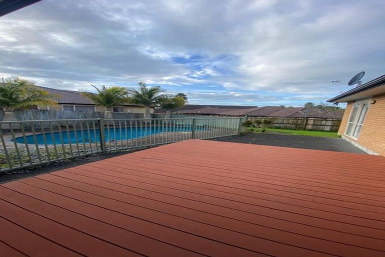 Photo of property in 34 Craigavon Drive, East Tamaki, Auckland, 2013