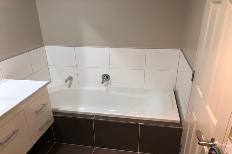 Photo of property in 28 Salford Crescent, Flat Bush, Auckland, 2019