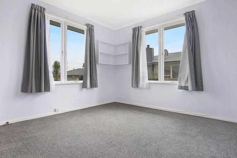 Photo of property in 116 Taikata Road, Te Atatu Peninsula, Auckland, 0610