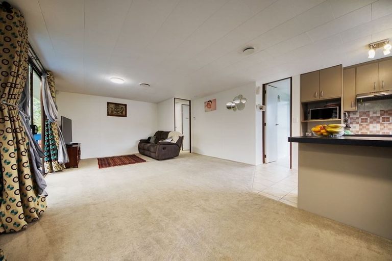Photo of property in 17 Rehia Road, Massey, Auckland, 0614