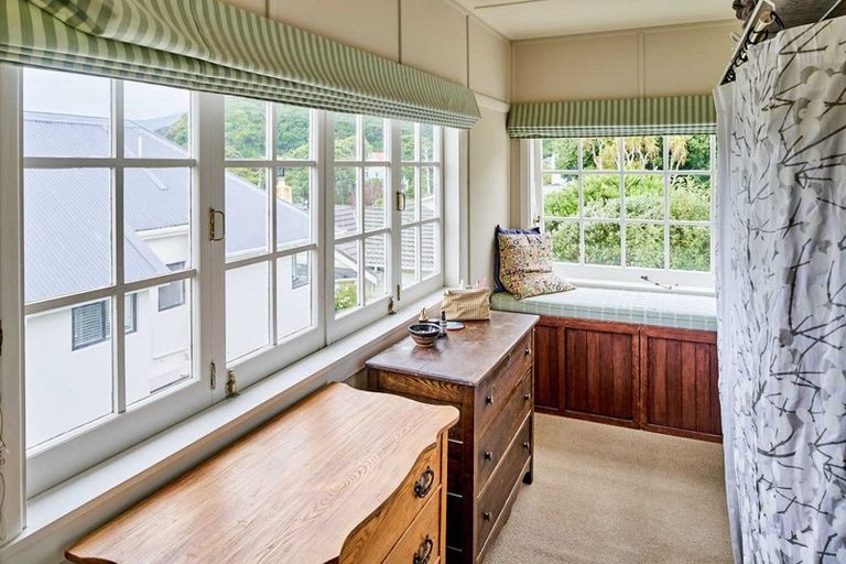 Photo of property in 14 Maire Street, Eastbourne, Lower Hutt, 5013