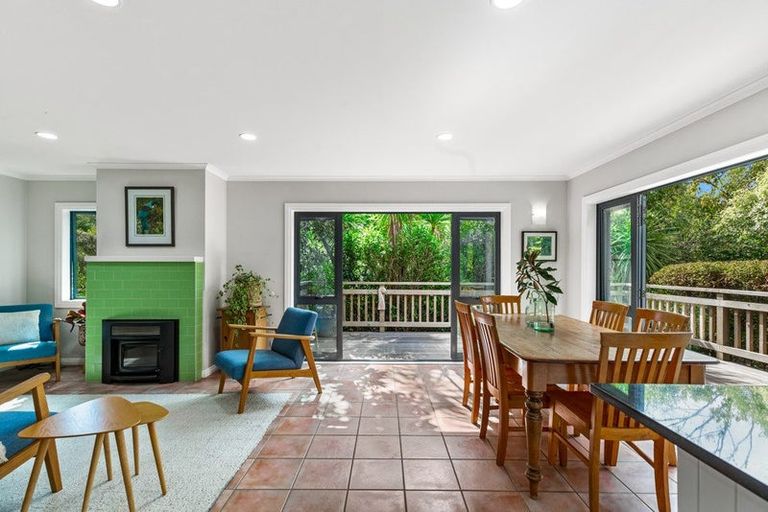 Photo of property in 4a Pounamu Avenue, Greenhithe, Auckland, 0632