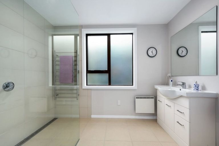 Photo of property in 13 Elm Street, Ebdentown, Upper Hutt, 5018