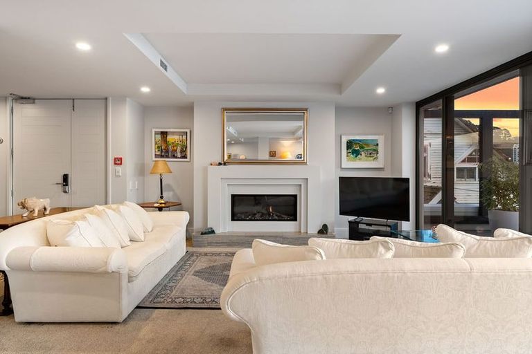 Photo of property in 4/308 Oriental Parade, Oriental Bay, Wellington, 6011