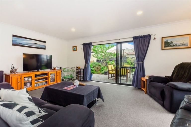 Photo of property in 3 Central Park, Paraparaumu Beach, Paraparaumu, 5032
