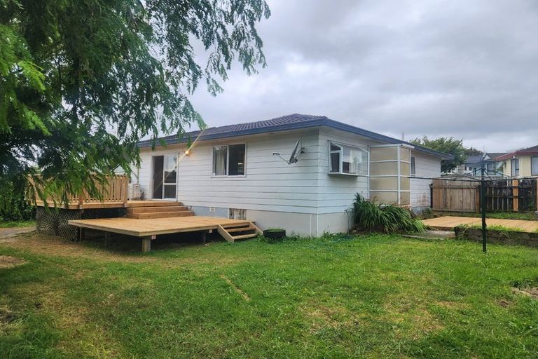 Photo of property in 1/5 Myna Place, Weymouth, Auckland, 2103