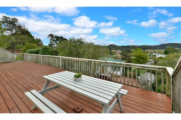 Photo of property in 31 Hillcrest Road, Hatfields Beach, Orewa, 0931