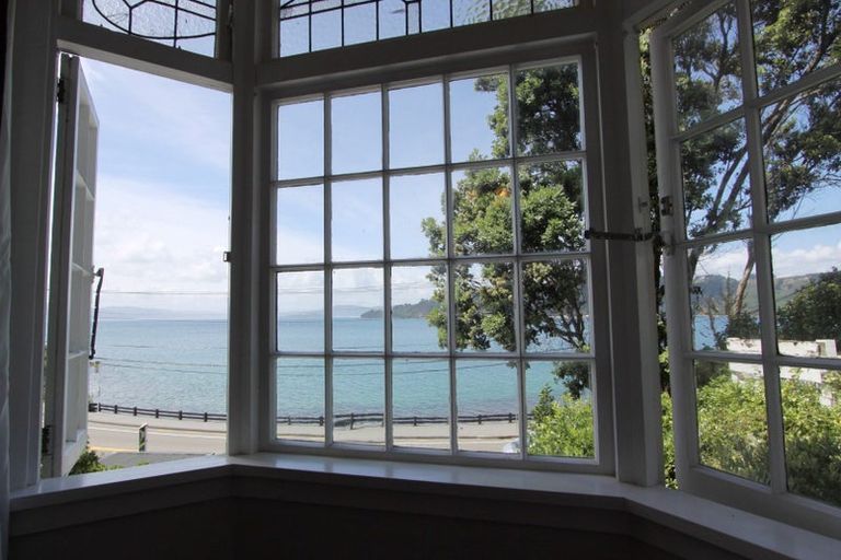 Photo of property in 2/136 Evans Bay Parade, Roseneath, Wellington, 6021