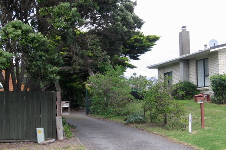 Photo of property in 10 Fenside Street, Waikanae Beach, Waikanae, 5036