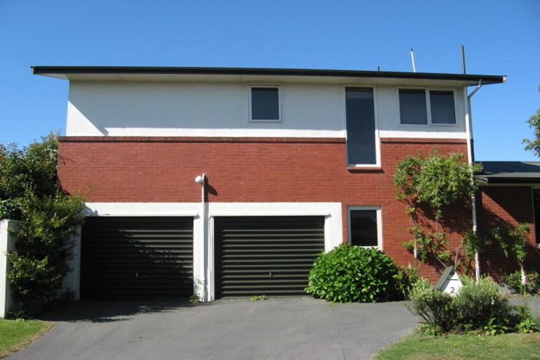 Photo of property in 2 Crosdale Place, Burnside, Christchurch, 8042