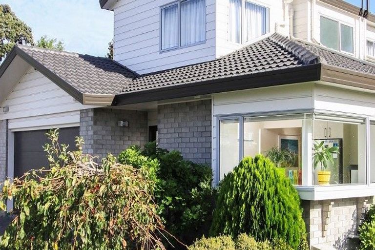 Photo of property in 2/29 Eastern Beach Road, Eastern Beach, Auckland, 2012