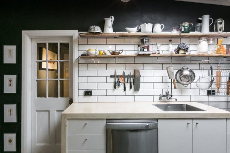 Photo of property in 21 Sealy Road, Bluff Hill, Napier, 4110