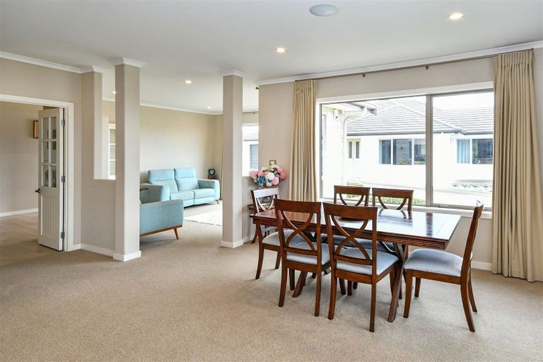 Photo of property in 10 Barsana Place, Pukekohe, 2120