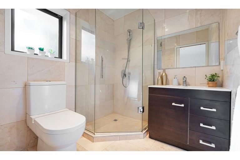 Photo of property in 17a Atkinson Road, Titirangi, Auckland, 0604