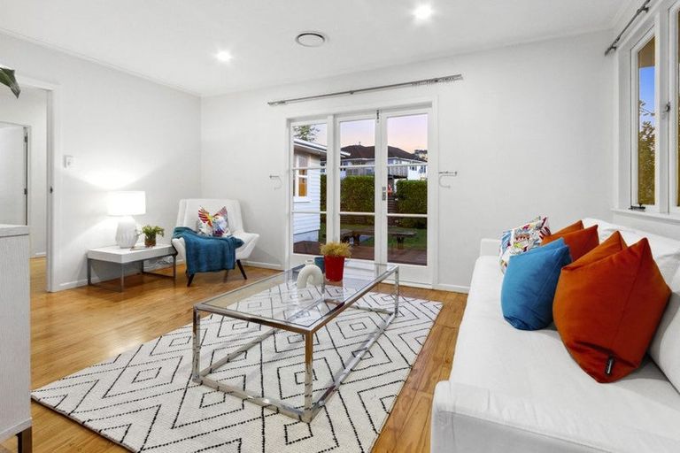 Photo of property in 1/5 September Place, Forrest Hill, Auckland, 0620