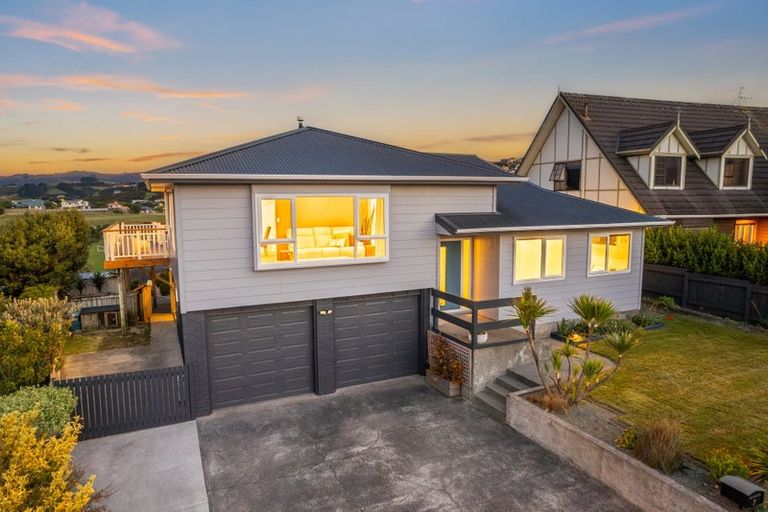 Photo of property in 7 James Cook Drive, Whitby, Porirua, 5024