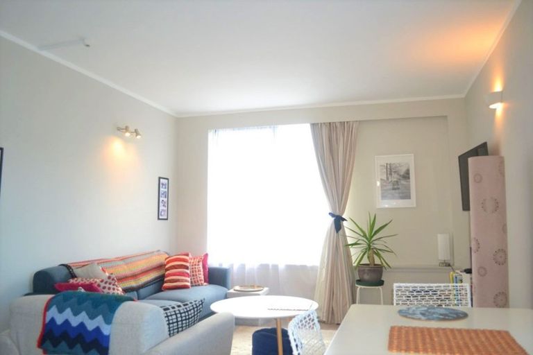Photo of property in Hobson Court Flats, 54/70 Hobson Street, Thorndon, Wellington, 6011