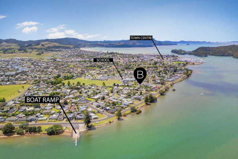 Photo of property in 2 Hamilton Crescent, Whitianga, 3510