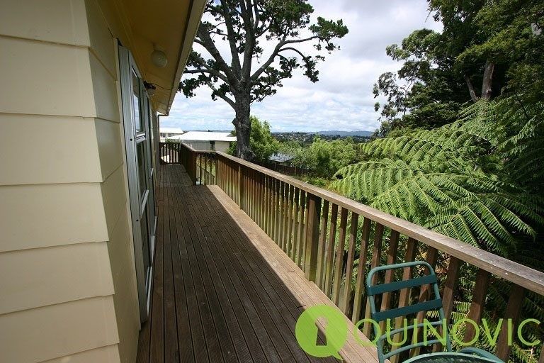 Photo of property in 2/23 Luckens Road, West Harbour, Auckland, 0618