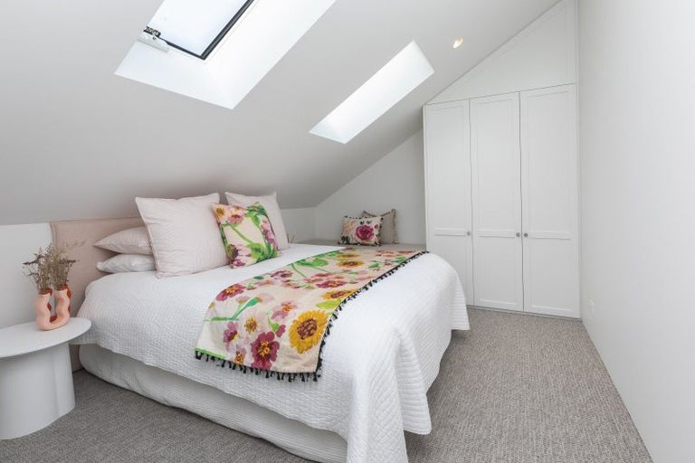 Photo of property in 8a Beachville Road, Redcliffs, Christchurch, 8081