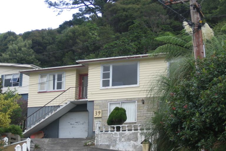 Photo of property in 39 Korau Grove, Stokes Valley, Lower Hutt, 5019