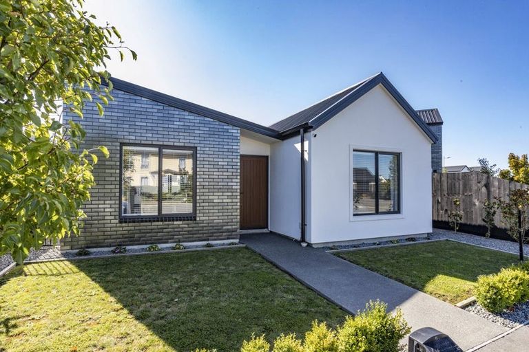 Photo of property in 15 Eminence Drive, Northwood, Christchurch, 8051